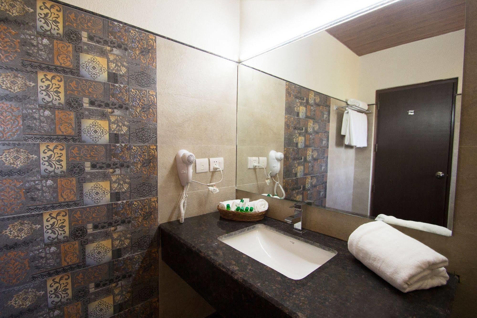 One Earth Royale Boutique Hotel Mussoorie Ngoại thất bức ảnh